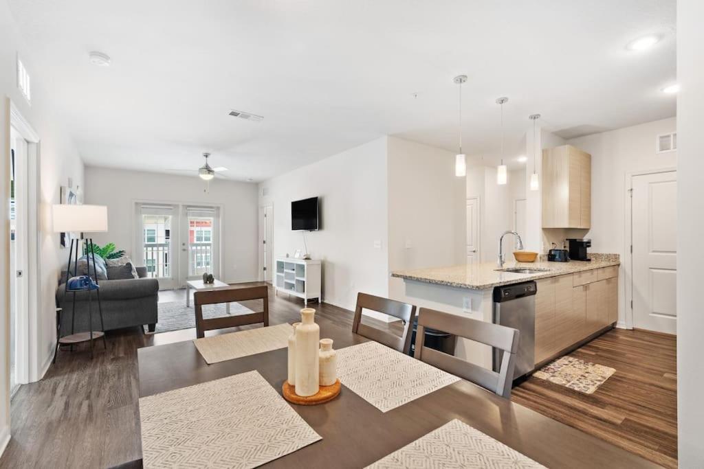 Lavish 2Br Apartment In 탬파 외부 사진