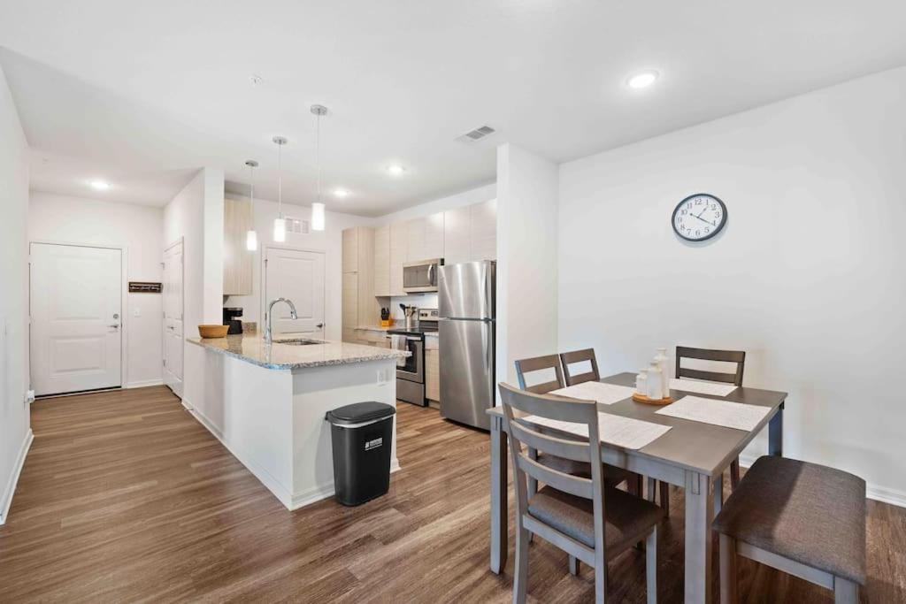 Lavish 2Br Apartment In 탬파 외부 사진