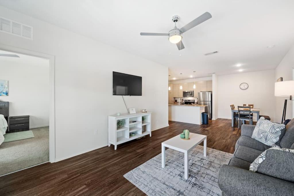 Lavish 2Br Apartment In 탬파 외부 사진
